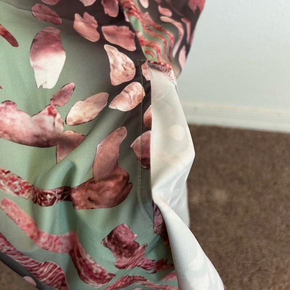 Women’s Maxi Dress w Cap Sleeves and Slit in the back
Size S
NWT - Picture 3 of 6